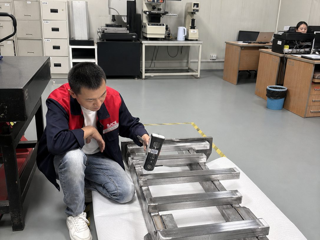 ACE Suzhou inspector measuring a welded stainless steel frame with a handheld scanner